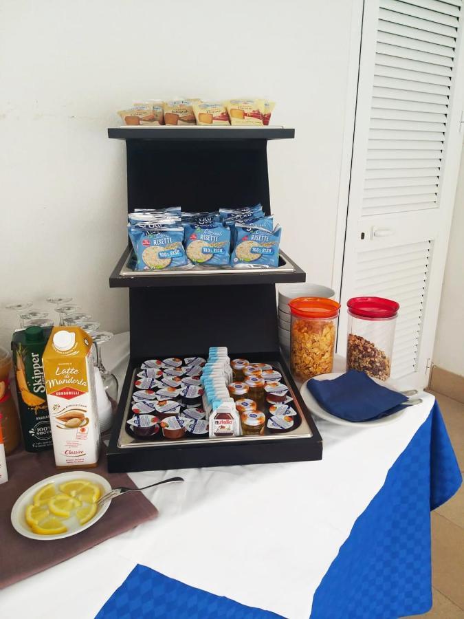 מרינה די רגוזה Hotel Miramare מראה חיצוני תמונה